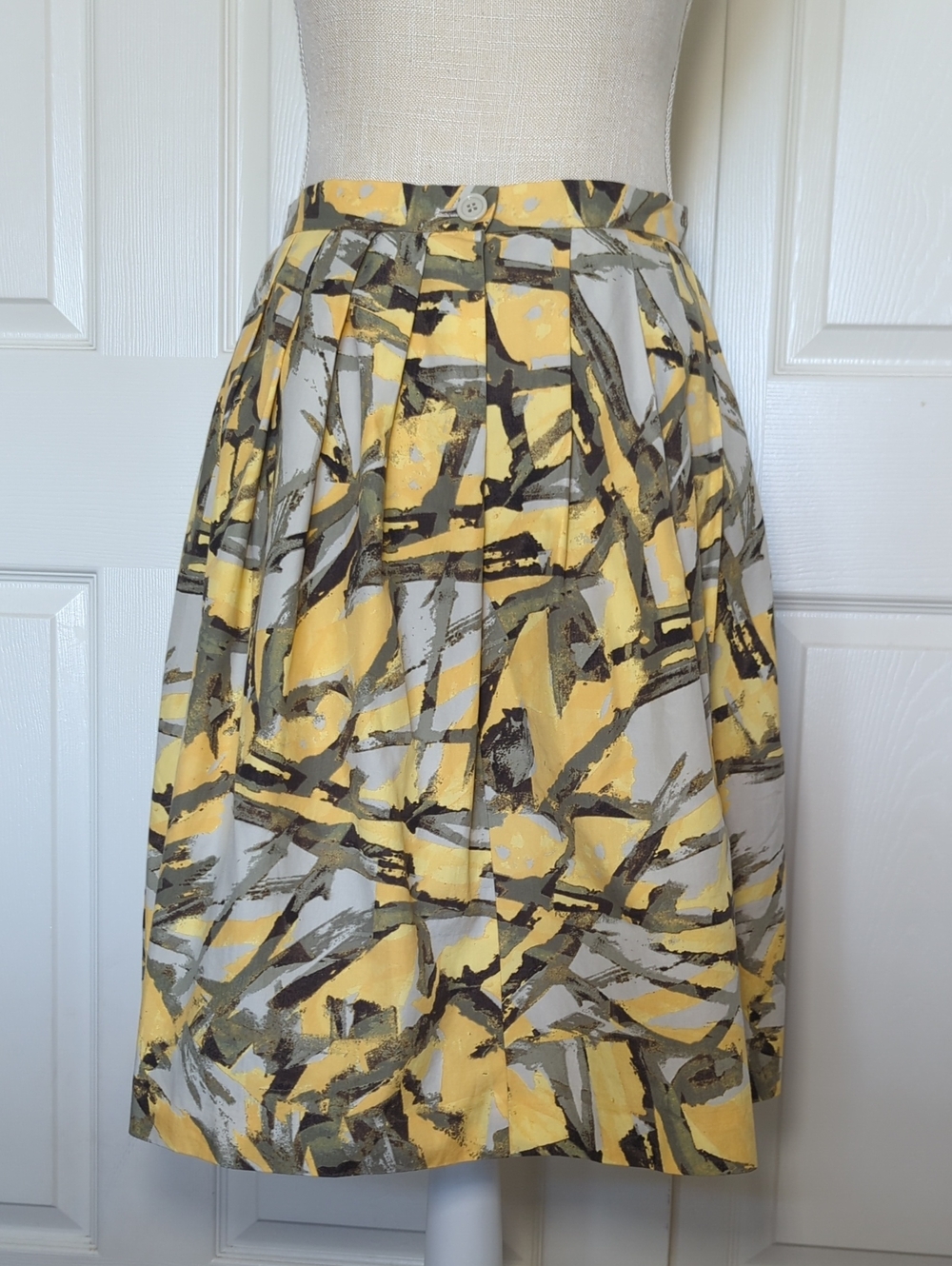 Moschino Cheap and Chic Women’s Abstract Print Yellow & Gray A-Line Skirt - Picture 4 of 6